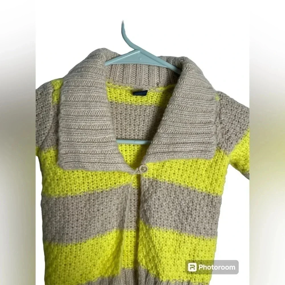 Baby Gap Toddler Girls Size 18-24 mo Beige Yellow One Button Cardigan Sweater
